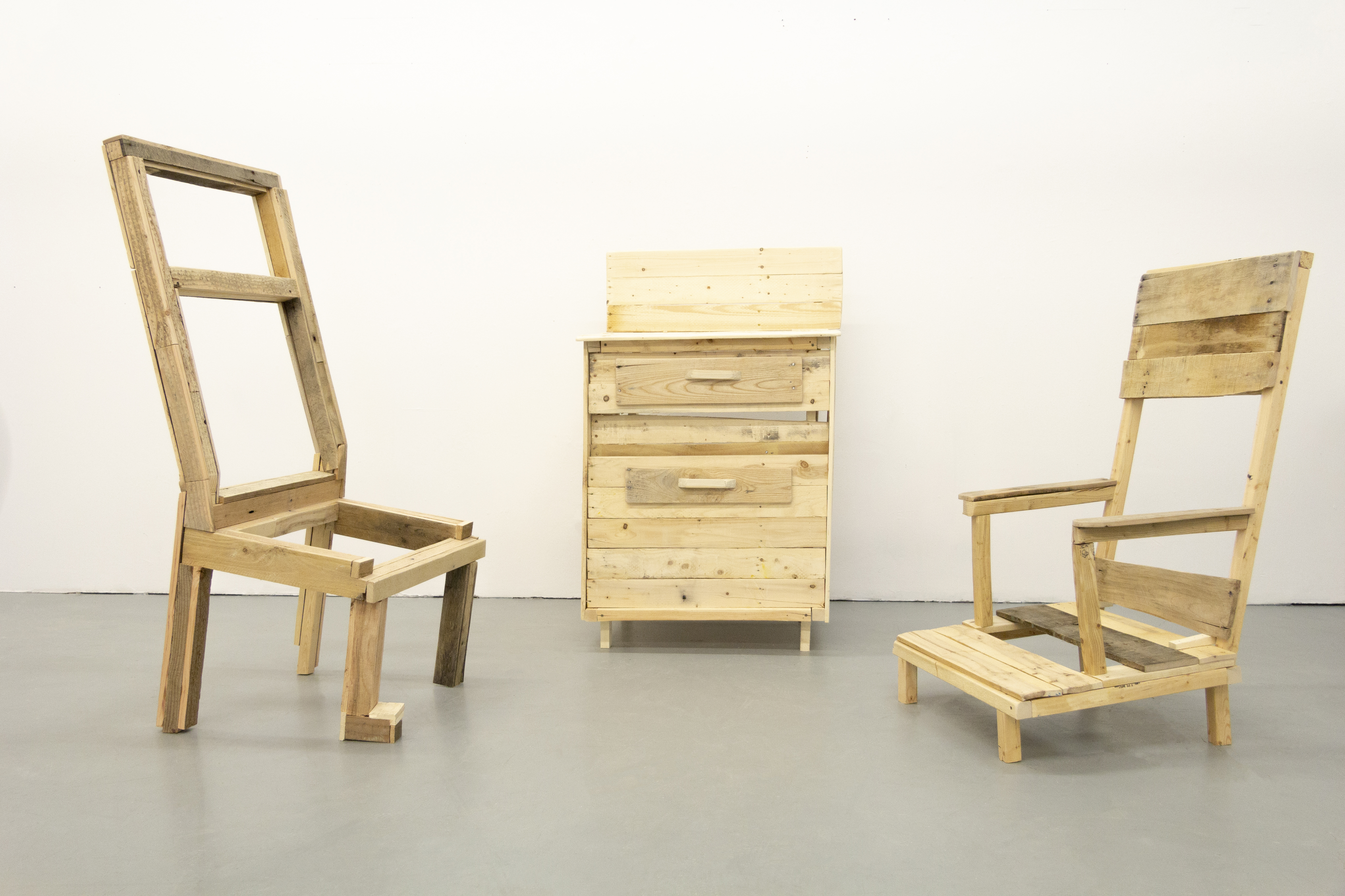 2chaises et une commode